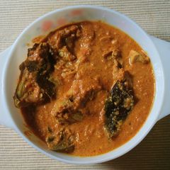 A picture of Dahi Tamatar Murgh.