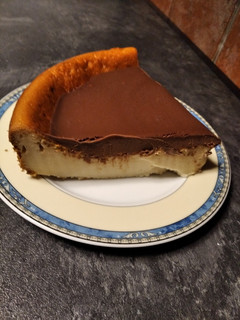 Una foto de Pastel de queso con ganache de chocolate
