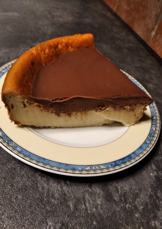 Una foto de Pastel de queso con ganache de chocolate