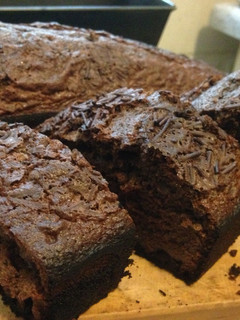 Una foto de Bizcocho de chocolate con chips de chocolate