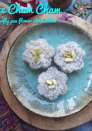 A picture of Butterfly pea flower bread cham cham.