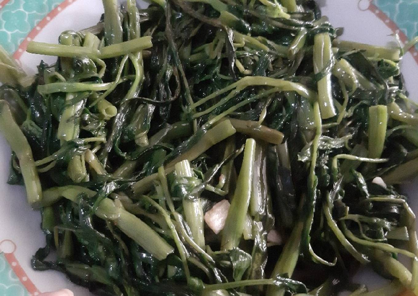 Tumis bayem lan basil