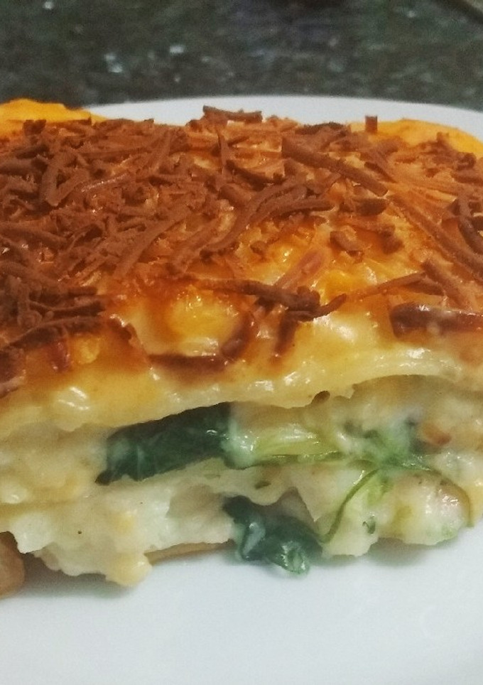 Una foto de Lasaña de bacalao, espinacas y langostinos