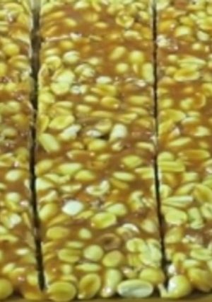 A picture of Peanuts Chikki.