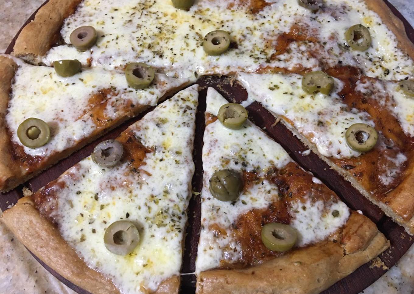 Pizza con harina integral de trigo con legumbres (lentejas, garbanzos, porotos y arvejas)