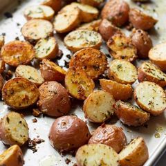 A picture of Garlic and Thyme Roasted Red Potatoes.