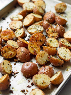 A picture of Garlic and Thyme Roasted Red Potatoes.