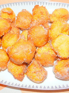 Una foto de Buñuelos de viento con crema