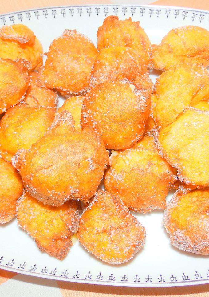 Una foto de Buñuelos de viento con crema