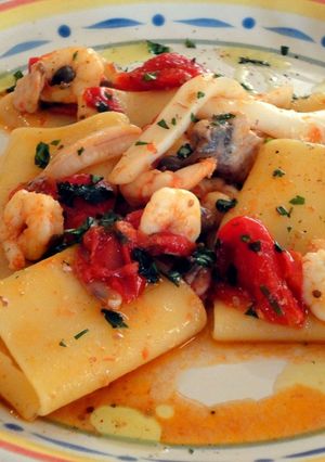 Foto di Paccheri calamari e gamberetti