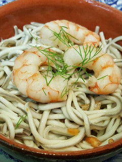 Una foto de Gulas con langostinos