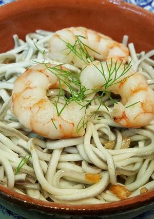 Una foto de Gulas con langostinos