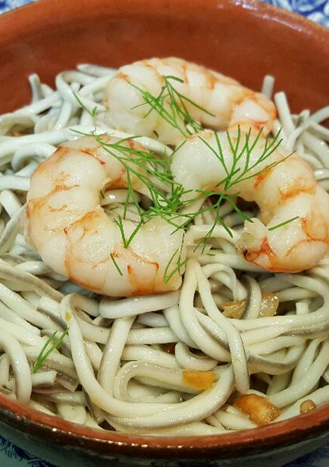 Una foto de Gulas con langostinos