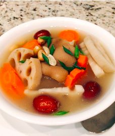 canh củ sen giò heo