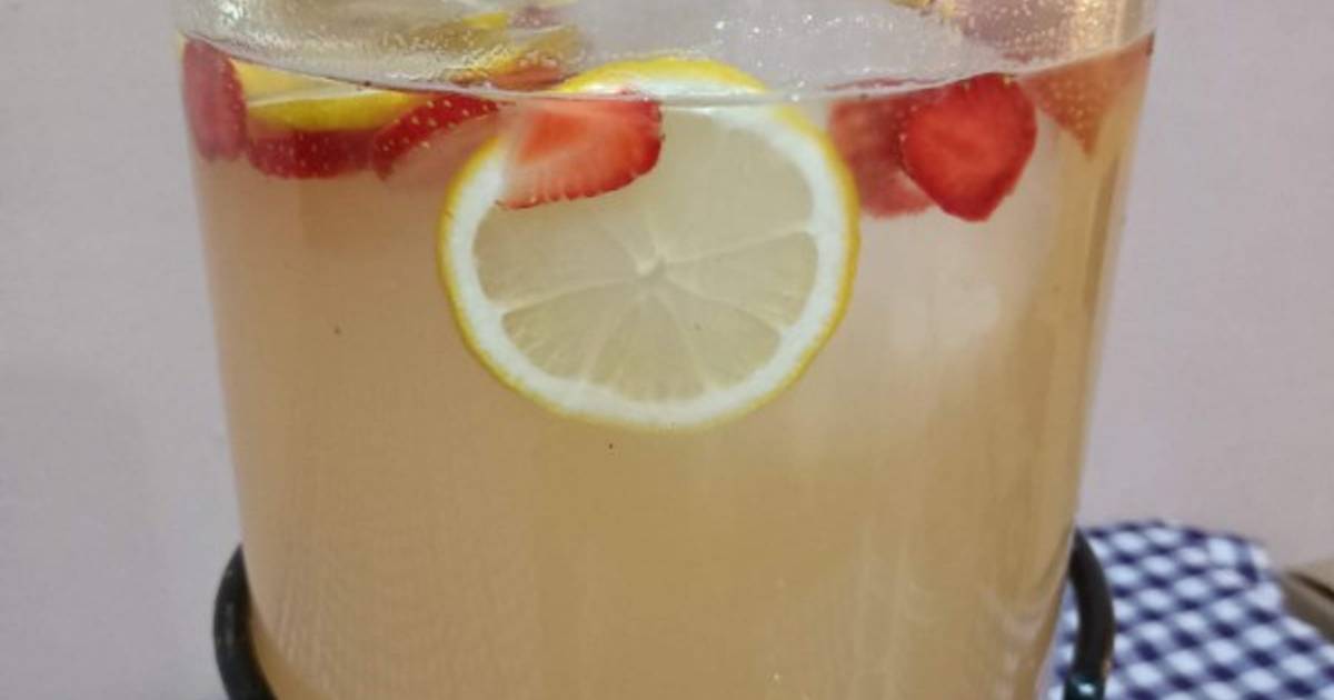 Resep Es madu lemon strawberry / wedang madu lemon oleh Titiek - Cookpad