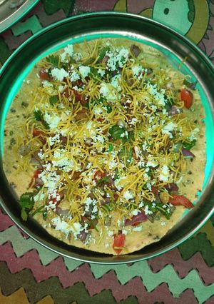 A picture of Masala papad.