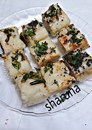 A picture of White Dhokla.