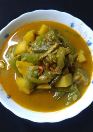 চিংড়ি,আলু,কইডা দিয়ে ঝিঙের ঝোল রেসিপির প্রধান ছবি