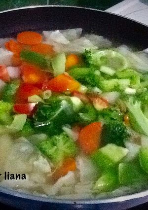 Foto resep Sup brokoli & paprika (sup untuk mengontrol bb ideal/menuju bb ideal + sehat)