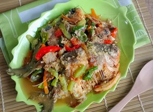 Foto resep Pesmol Ikan Nila Bumbu Acar Kuning Timun dan Wortel
