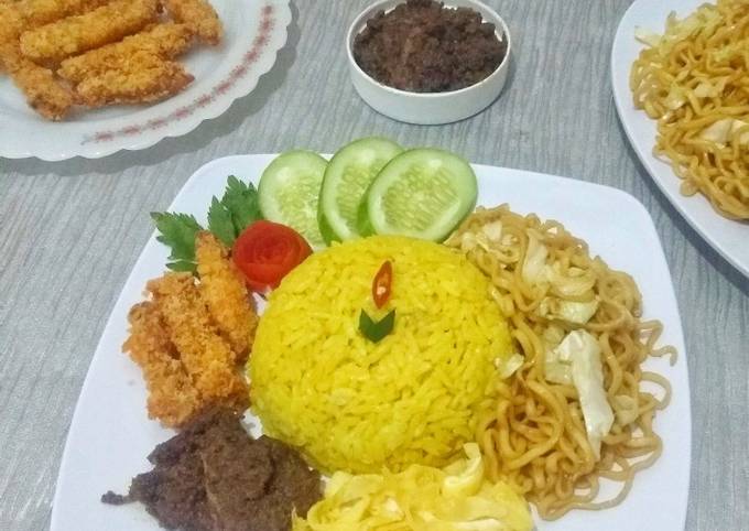 Nasi Kuning Komplit