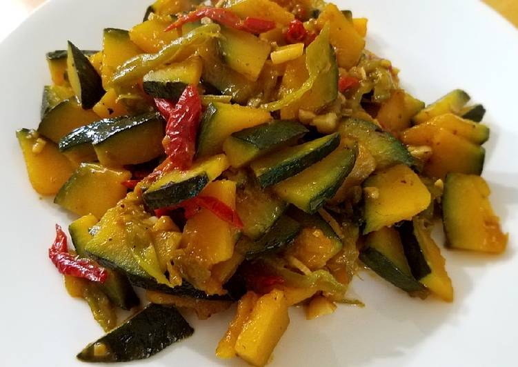 Step-by-Step Guide to Make Award-winning Braised young Kabocha squash 炒嫩南瓜