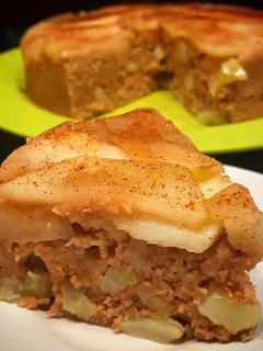 Una foto de Torta invertida de manzanas deliciosa! Saludable, sin azúcar