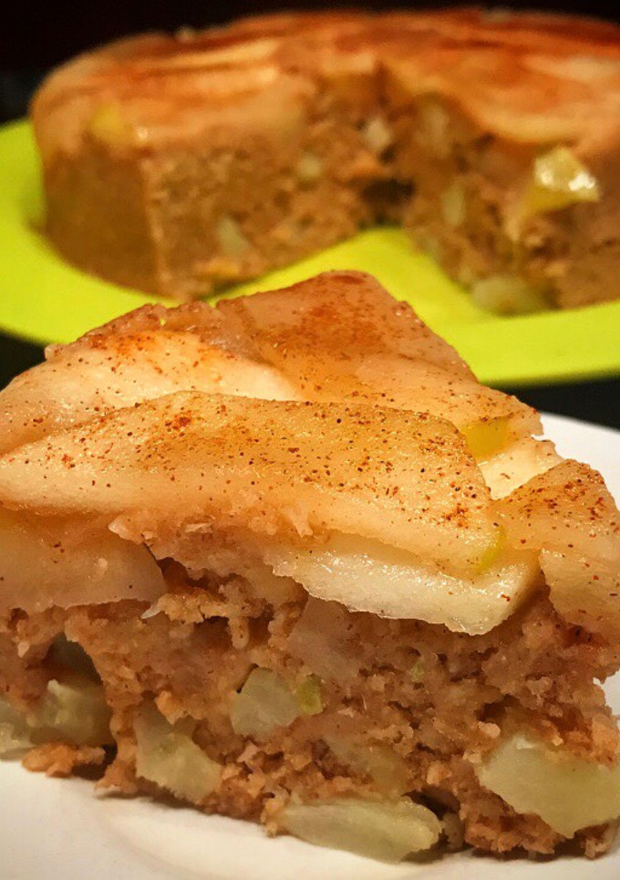 Una foto de Torta invertida de manzanas deliciosa! Saludable, sin azúcar