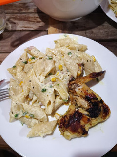 Una foto de Mostacholi con salsa carbonara (para mi hijo menor y mi señora) 😂
