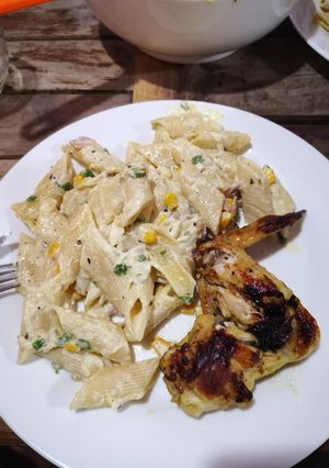 Una foto de Mostacholi con salsa carbonara (para mi hijo menor y mi señora) 😂