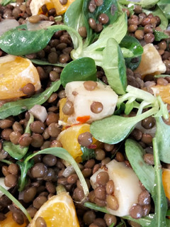 Una foto de Ensalada de lentejas y naranja