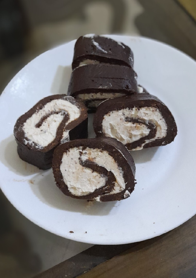 Una foto de Rollito de chocolate con queso crema
