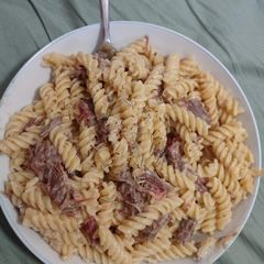 A picture of Leftover brisket pasta.