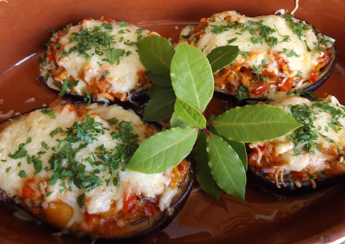 Berenjenas al horno con pollo y salchichón ibérico