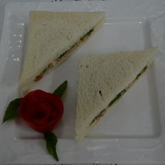 A picture of Tuna Sandwiches.