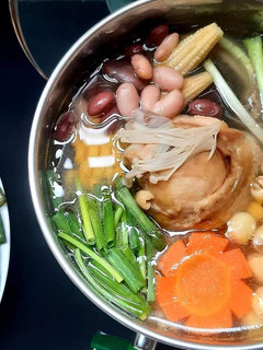 Hình của món Gà tiềm táo đỏ, hạt sen.