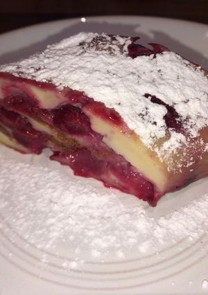 Meggyes palacsinta tekercs recept fotója