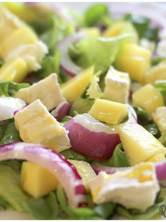 Una foto de Ensalada de mango con vinagreta de miel