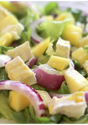 Una foto de Ensalada de mango con vinagreta de miel