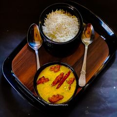 A picture of Punjabi Pakore Kadhi.