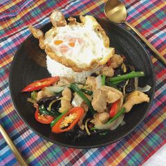 A picture of 🧑🏽‍🍳🧑🏼‍🍳 Stir fried Chicken with ginger Thai Style (Full Recipe)• Gai Pad King.