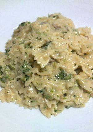 Foto de Farfalle com champignon e brócolis
