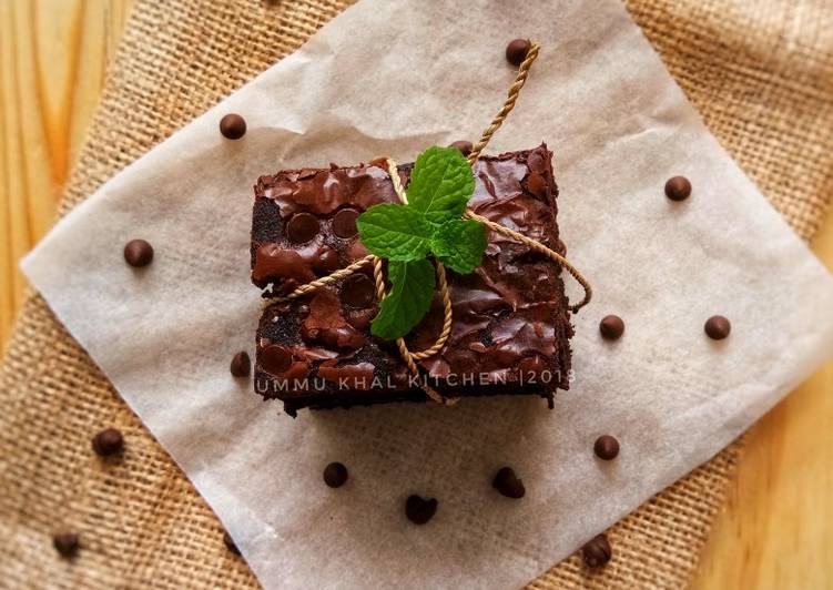 Cara Gampang Menyiapkan Shiny Fudgy Brownies yang Bisa Manjain Lidah