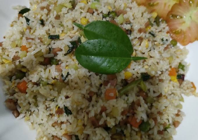 Resep Nasi goreng yang chow oleh malaindyra - Cookpad