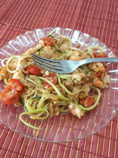Una foto de Spaguettis de calabacín al ajillo