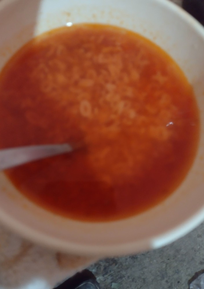 Una foto de SOPA DE LETRAS CON JITOMATE NATURAL🍅