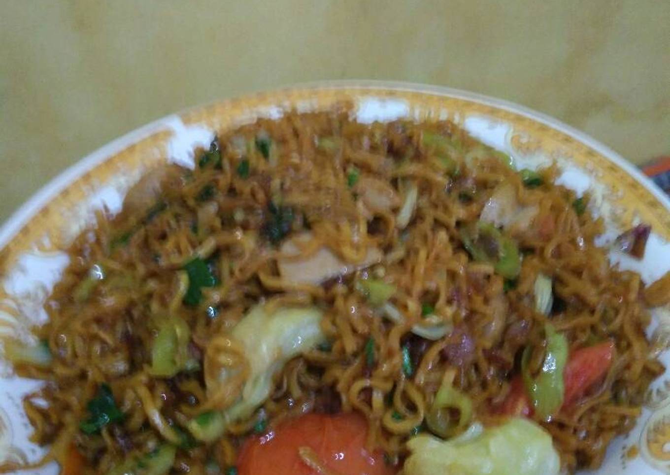 Mie level saus teriyaki