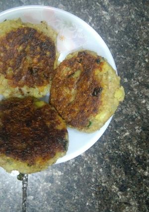 A picture of Aloo tikki.