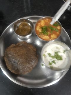 कुट्टू की पूरी आलू की सब्जी (Kuttu ki puri aloo ki sabzi recipe in hindi) रेसिपी मुख्य फोटो