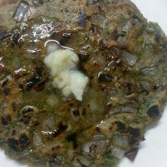 A picture of Bajra onion Roti.